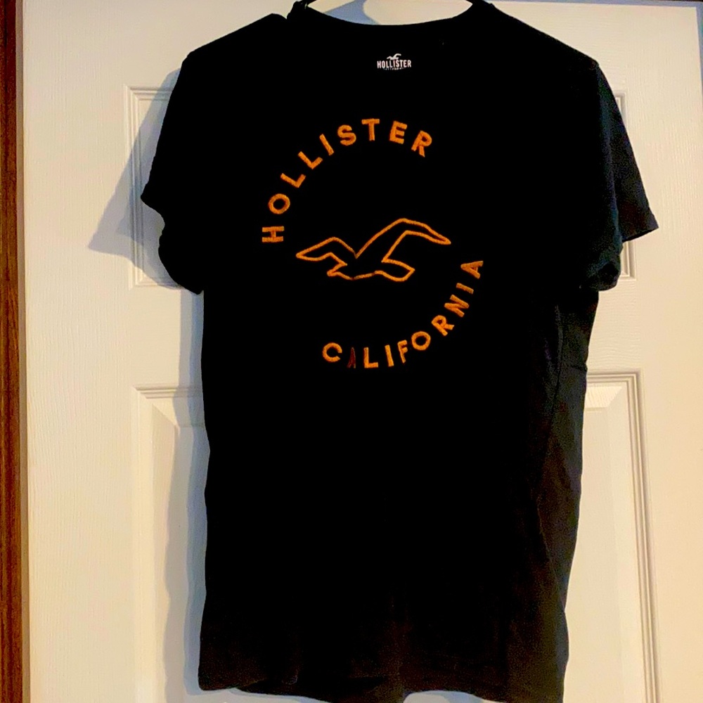 Men’s small hollister T-shirt